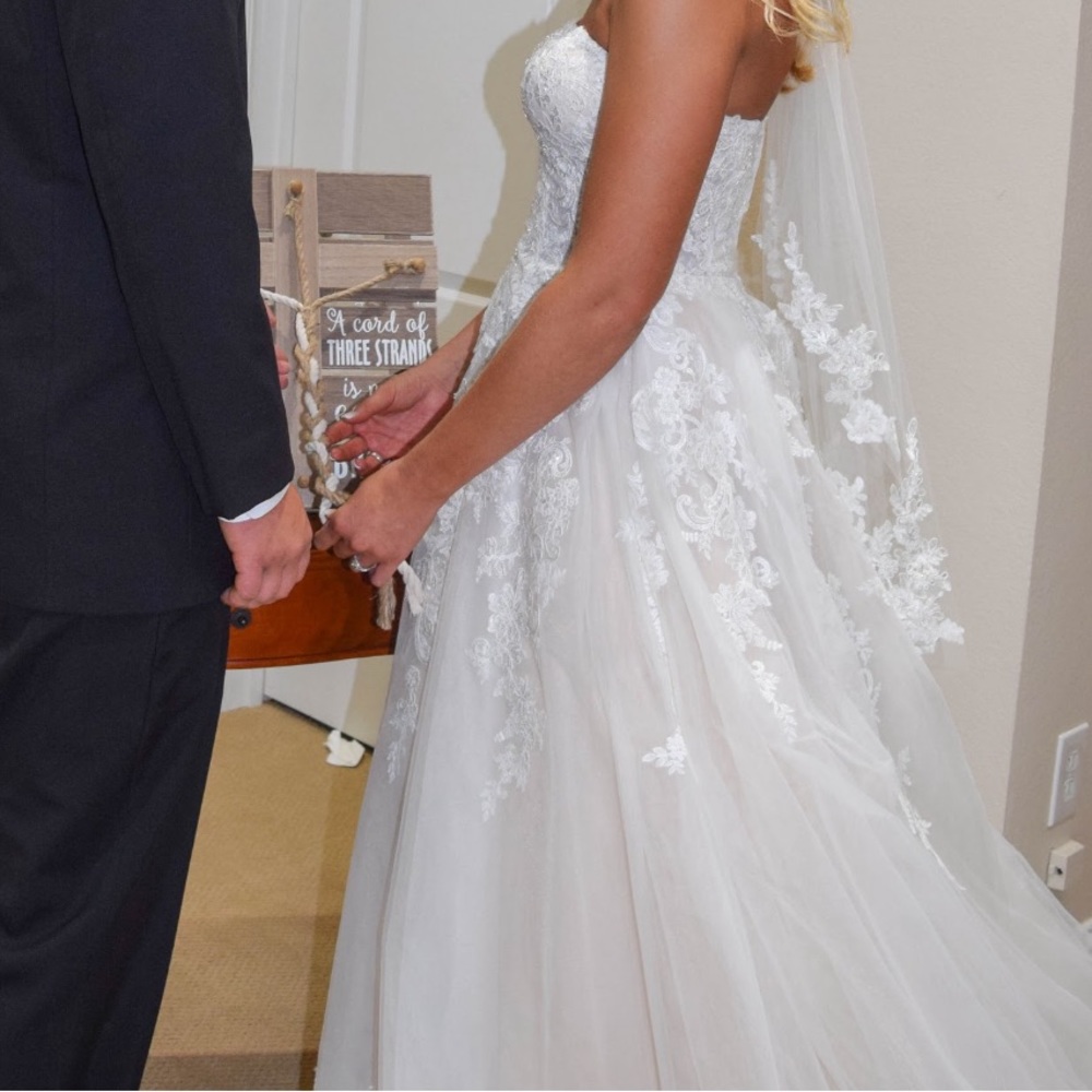 A Line wedding dress - Picture 5 of 12